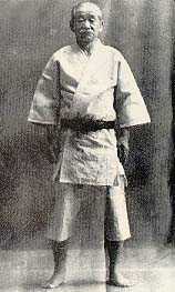 Jigoro Kano en Judogi